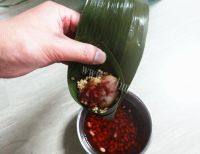 美食腊肠粽做法图解5)
