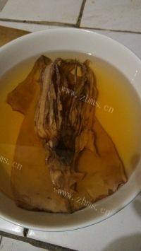 诱人的韭菜炒鱿鱼做法图解3)