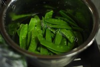 美味的鱼香豆荚做法图解3)