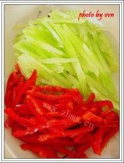家常菜笋丝炒肉丝做法图解1)