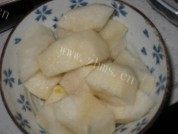 口感丰富的冰糖银耳雪梨羹做法图解1)