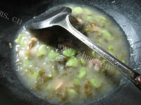 好吃的雪菜虾仁蚕豆羹做法图解9)