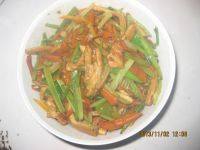 家常菜芹菜胡萝卜炒肉丝做法图解6)