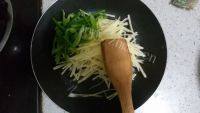 #美食记#青椒土豆丝做法图解6)