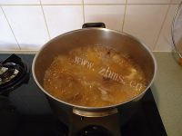 滋补杞子虫草花鸡肉汤做法图解6)