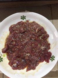 家常菜茭白炒牛肉做法图解2)