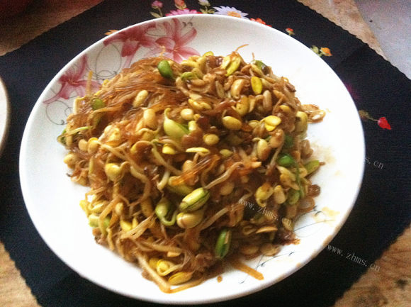 诱人的黄豆芽炒粉条