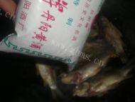 红烧小鲫鱼做法图解6)