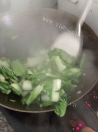 美味营养的炒白菜做法图解5)