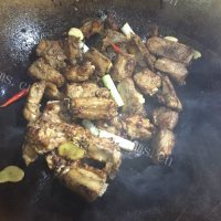 特下饭的红烧排骨做法图解4)