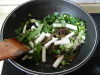 自制青菜肉丝年糕汤做法图解6)