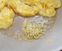 家常菜韭菜炒鸡蛋做法图解7)
