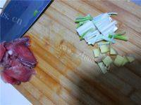 「美味可口」白菜猪肉炖粉条做法图解3)