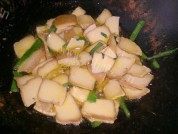 韭菜炒豆腐干做法图解2)