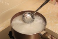 美味的雪蛤桃胶银耳羹做法图解7)