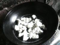 诱人素炒花菜做法图解4)