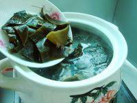 美味的海带排骨汤做法图解6)