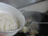 家常菜酸菜炒粉做法图解9)