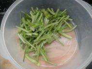 家常菜香菜炒肉丝做法图解1)