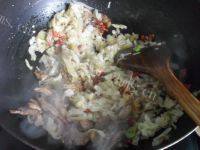 家常菜酸菜炒牛肉做法图解6)