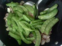 营养美食之荷兰豆炒腊肉做法图解6)