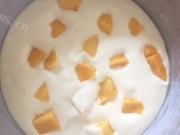 好吃的酸奶芒果蒸蛋糕做法图解7)