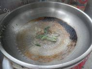 美味的蚕豆炒鸡蛋做法图解5)
