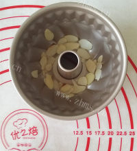 适量咕咕霍夫面包做法图解9)