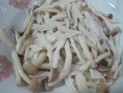 简单的凉拌蟹味菇做法图解1)