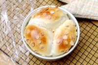 自制杏仁面包