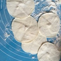 热腾腾的韭菜盒子做法图解8)