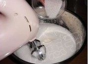 牛奶戚风蛋糕做法图解9)