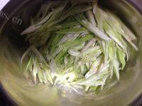家常菜芸豆丝炒肉做法图解1)