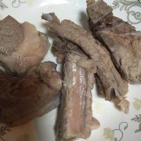 美味的枸杞山药排骨汤做法图解1)