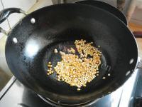 美味佳肴般的奶油爆米花做法图解3)