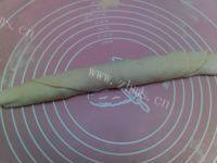 口感不错的椒盐葱油饼做法图解7)