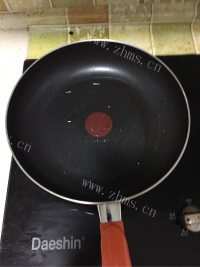 浇汁红酒龙利鱼做法图解4)
