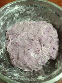 美味的紫薯包子做法图解3)