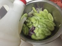 清爽的凉拌黄瓜洋葱做法图解6)