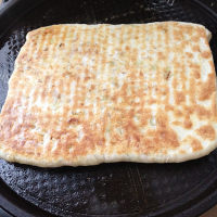美味的大葱油渣饼做法图解15)
