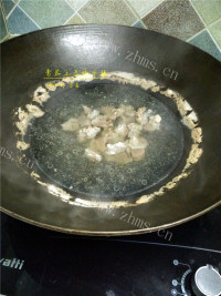 （美味牛腩）番茄土豆炖牛腩做法图解4)