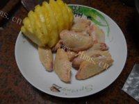 色味俱佳的菠萝鸡翅做法图解1)