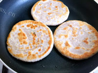 美味的花生渣子葱花饼做法图解13)