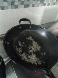 美味的虾皮煎蛋做法图解3)