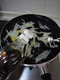 营养黑木耳炒大白菜梗做法图解10)