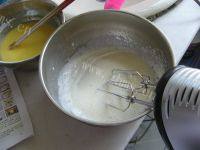 在家做酸奶戚风蛋糕的做法图解十八