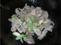 有特色的排骨炖土豆做法图解6)