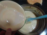 「儿童美食」芒果花慕斯蛋糕做法图解7)
