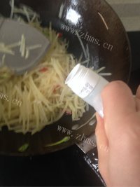 美味营养的炒土豆丝做法图解7)
