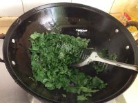美味的豆角叶烩凉皮做法图解5)